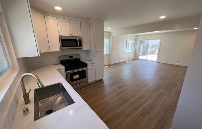 **Newly Renovated 2BDRM/1BTH with in unit laundry, private backyard and two parking spots!!**