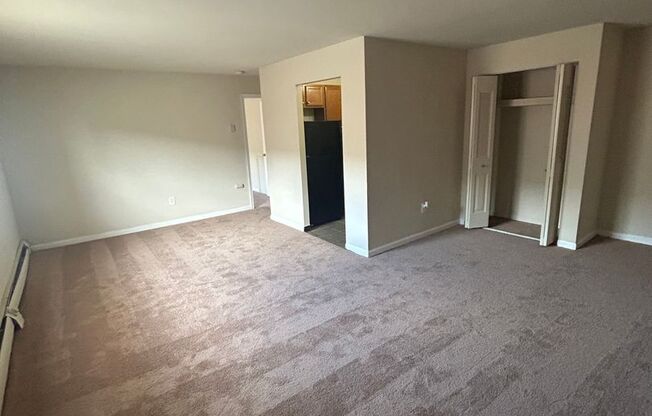 1 bed, 1 bath, 625 sqft, $1,270, Unit D11