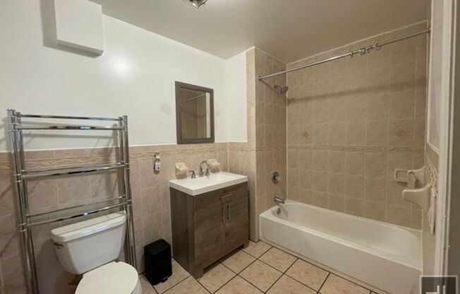 3 beds, 2 baths, $3,500, Unit 3