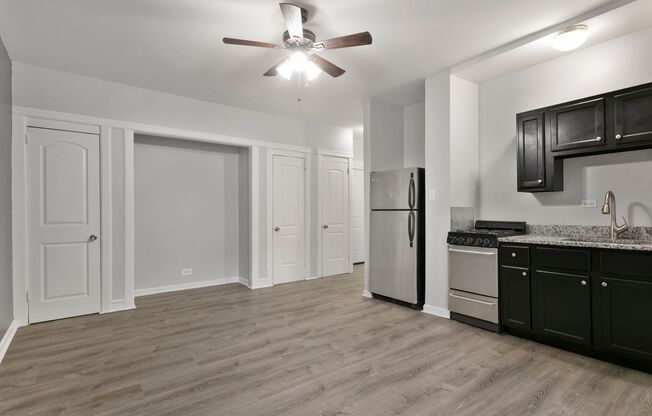 Studio, 1 bath, 420 sqft, $1,450, Unit 216