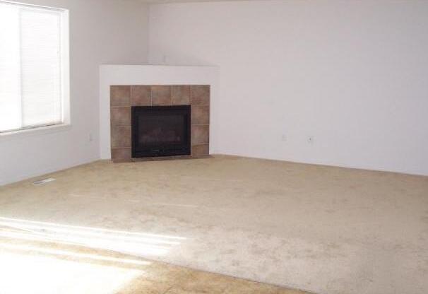 Well-Maintained 3-Bedroom Home with Loft & Fenced Backyard