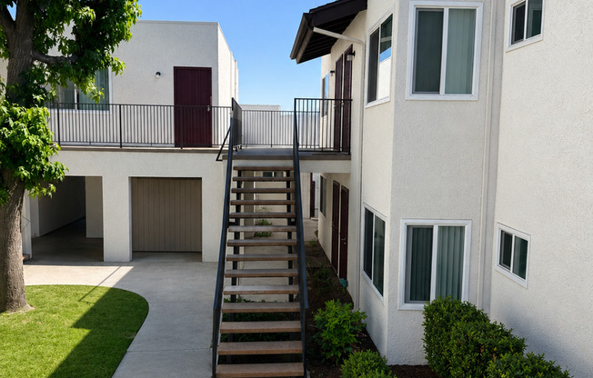 Downstairs 1Bd/1Ba. Private Garage and Patio TEXT (714)710-5157