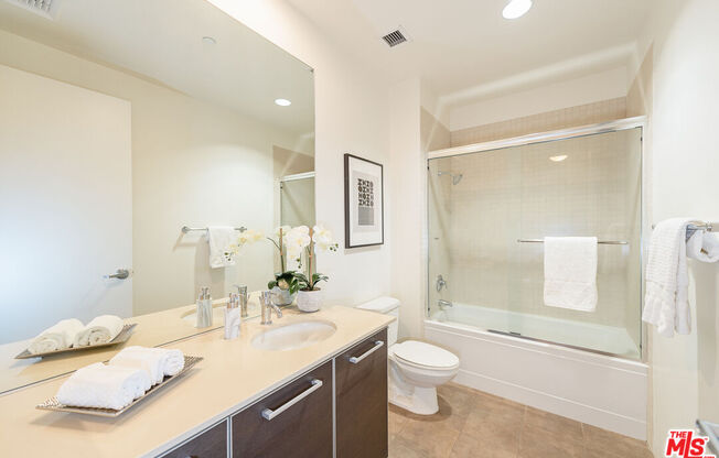 2 beds, 2 baths, 1,200 sqft, $3,900, Unit 1412