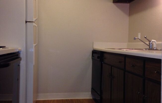 2 beds, 1 bath, 1,032 sqft, $1,045, Unit 1037D