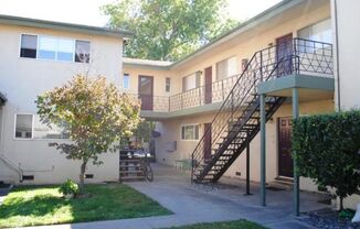 2 beds, 1 bath, $1,350, Unit Unit #7