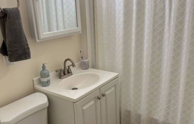 2 beds, 1 bath, $1,530, Unit 2