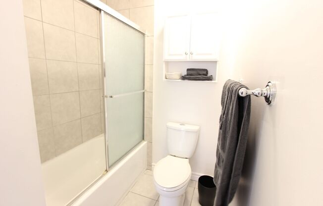 Studio, 1 bath, 390 sqft, $1,900, Unit 301