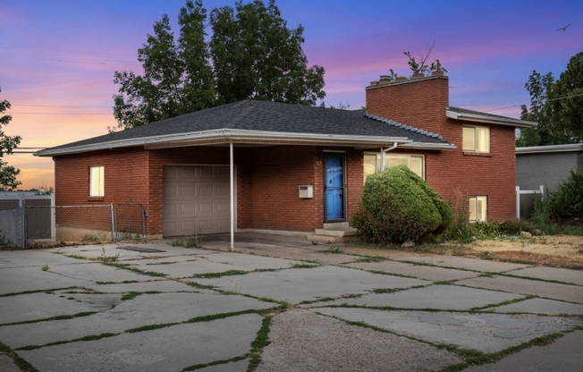 525 MONROE BLVD