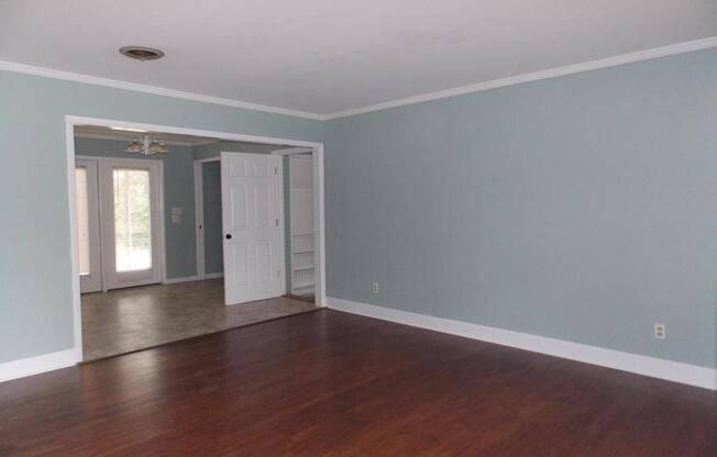 3 beds, 2 baths, 1,568 sqft, $1,400