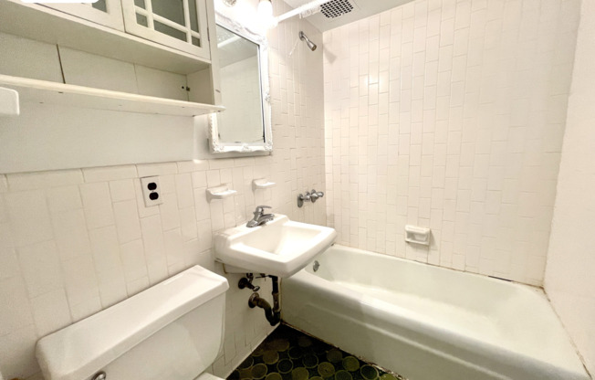 Studio, 1 bath, $2,750, Unit 3