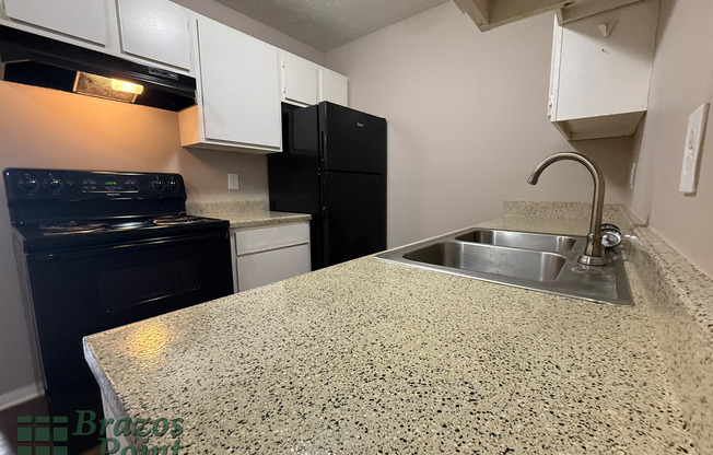 2 beds, 2 baths, 883 sqft, $895, Unit 609