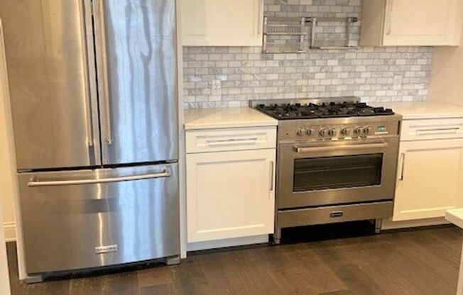 1 bed, 1 bath, 738 sqft, $1,900, Unit 305W