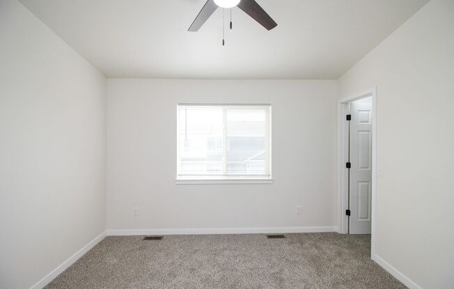 3 beds, 2.5 baths, 1,268 sqft, $1,735, Unit 4015-02