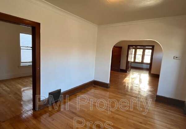 4572 LOWER W FOND DU LAC AVE