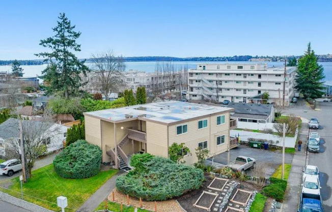 211 3rd St S, Kirkland WA 98033 -