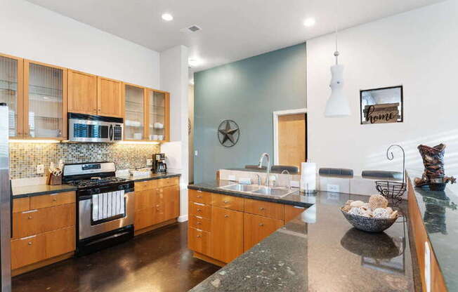 2612 CARNARVON LN