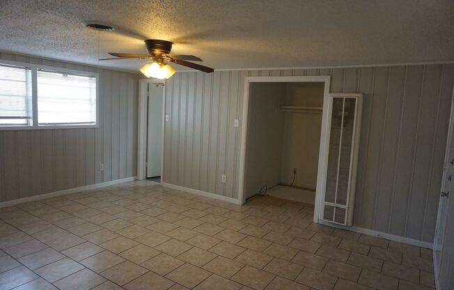 3 beds, 2 baths, $1,295