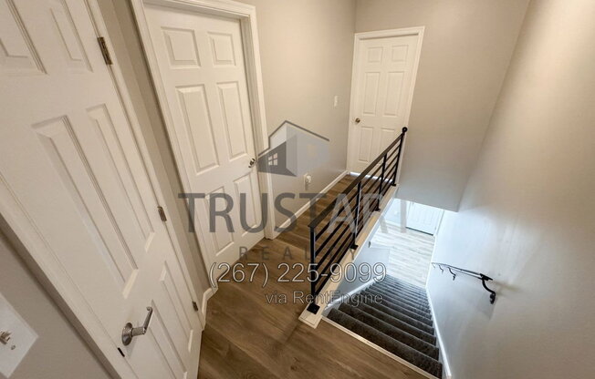 3 beds, 1 bath, 895 sqft, $1,350