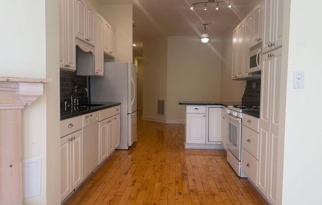 2 beds, 2 baths, $1,800, Unit Unit 1