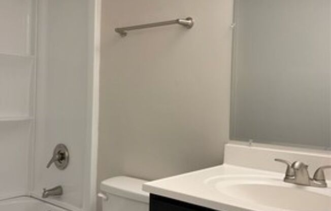 2 beds, 1.5 baths, 835 sqft, $1,160, Unit N-0507