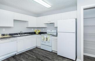 2 beds, 2 baths, 1,093 sqft, $1,575