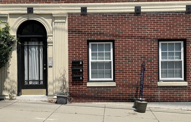 996 Chestnut St.