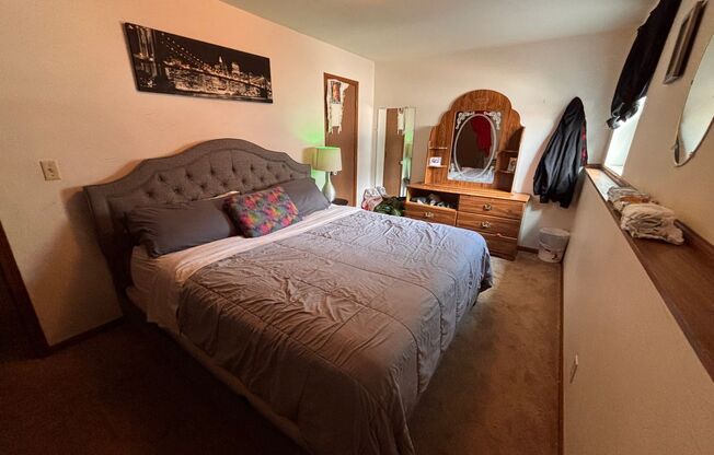 3 beds, 1.5 baths, $1,600, Unit Unit 2