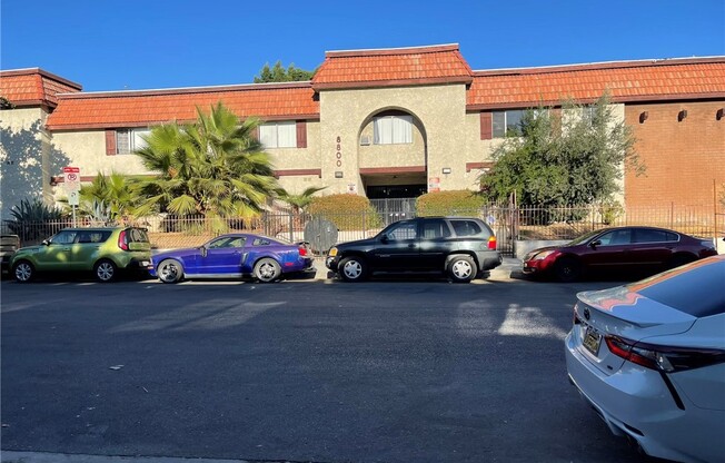 8800 Cedros Ave #125