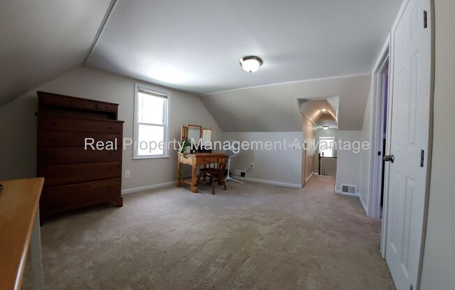 3 beds, 1 bath, $1,600