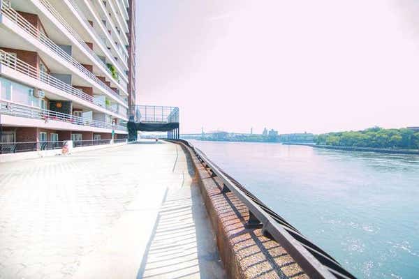 50 E END AVE