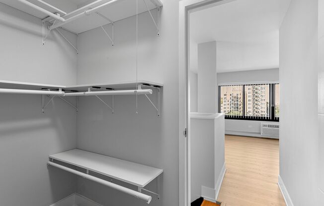 1 bed, 1.5 baths, 667 sqft, $2,400, Unit 4B