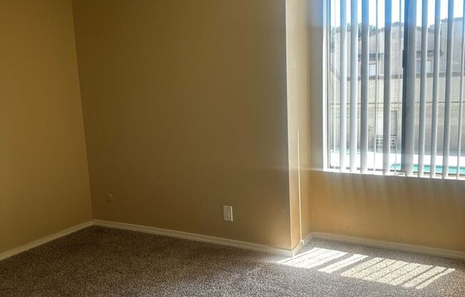 2 beds, 1 bath, 860 sqft, $1,475