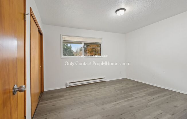 2 beds, 1 bath, $1,399, Unit 10335 NE Fargo Street