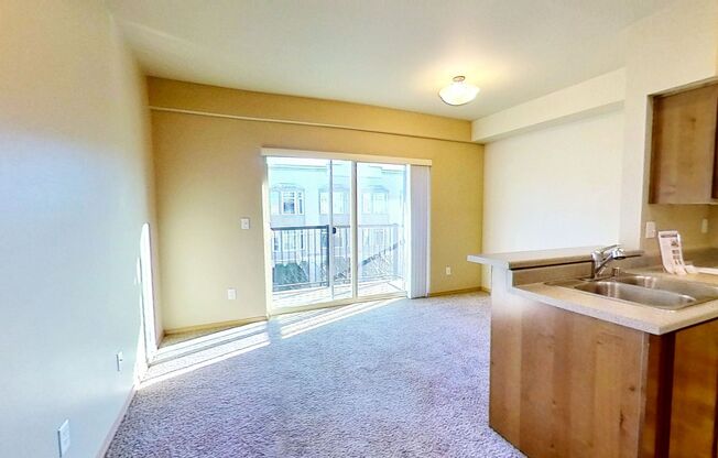 Studio, 1 bath, 542 sqft, $1,595, Unit 407