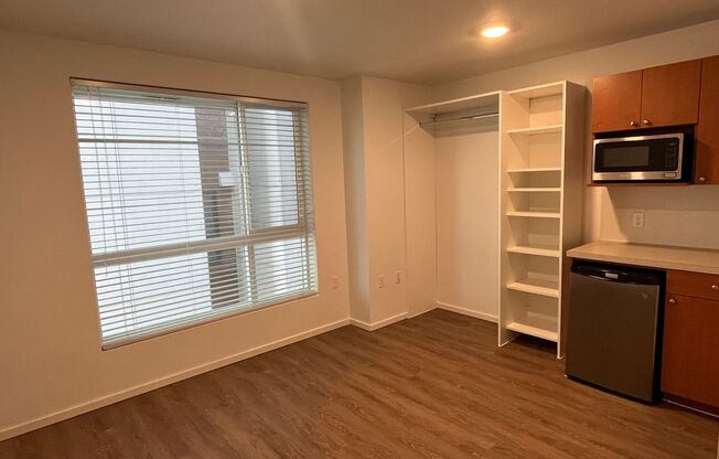 Studio, 1 bath, 180 sqft, $1,195, Unit 5304