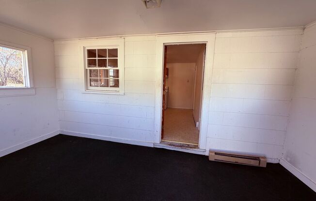 4 Bedroom, 1 Bath House