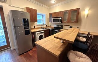 Gorgeous Studio Apartment in Fishtown with Large Private Deck! Available NOW!