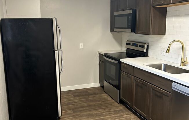 1 bed, 1 bath, 625 sqft, $995, Unit 06