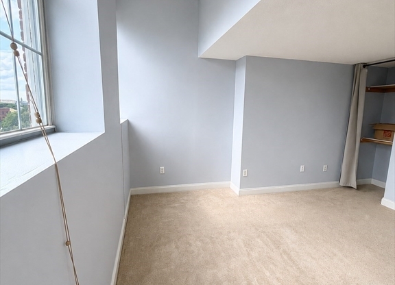 2 beds, 1 bath, 980 sqft, $2,300, Unit 3402