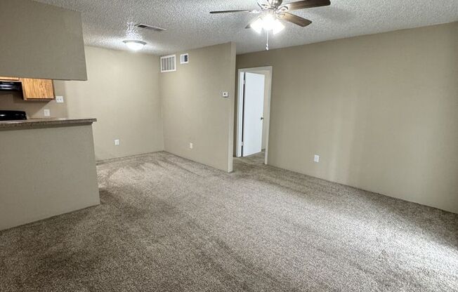 1 bed, 1 bath, 615 sqft, $885, Unit 401