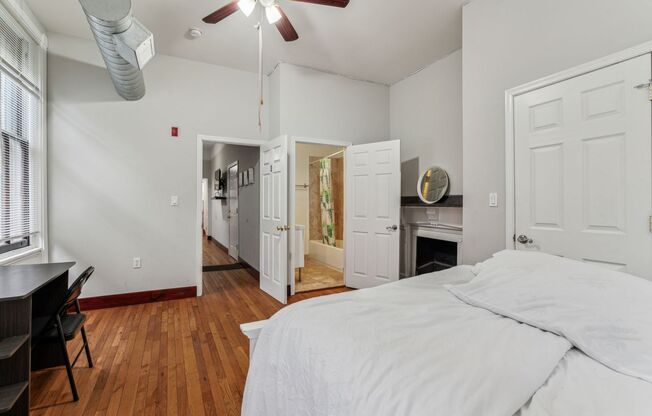 3 beds, 2 baths, 1,000 sqft, $2,600, Unit 3414 - B