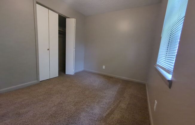 2 beds, 1 bath, 800 sqft, $795