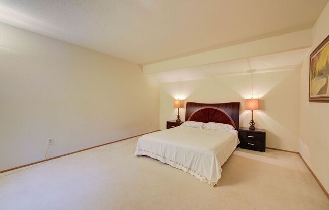 3 beds, 2.5 baths, $3,700
