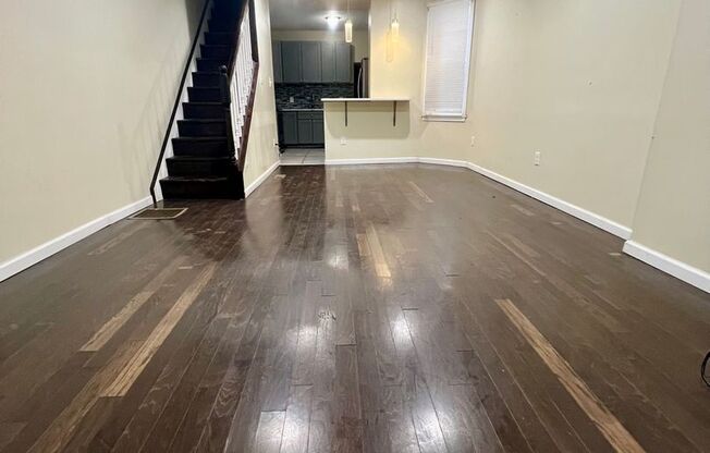 Gorgeous 3-Bedroom Townhome in Elmwood Park! Available NOW!