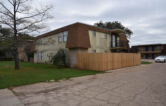 UPDATED 2/1 4-PLEX IN RIDGLEA