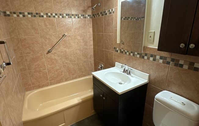 2 beds, 1.5 baths, 1,106 sqft, $1,650, Unit 103