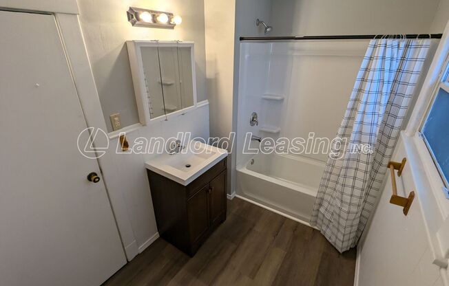 3 beds, 1 bath, $1,095