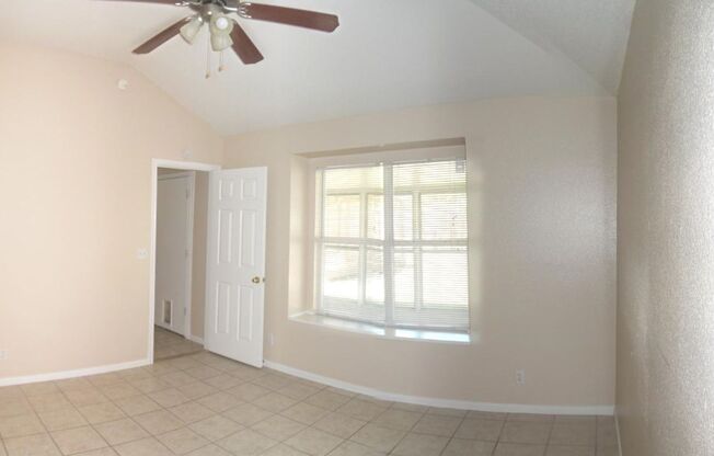 3 beds, 2 baths, $1,295