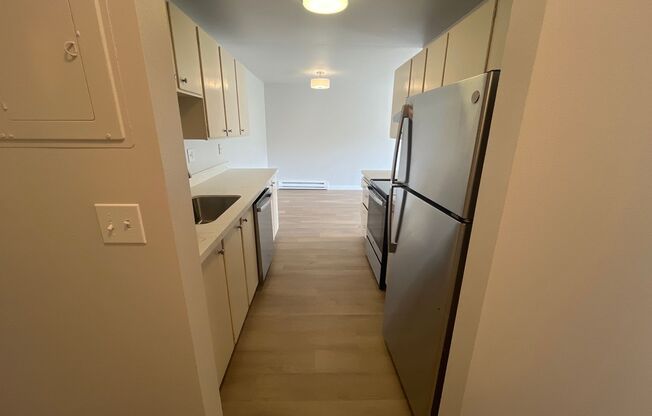 2 beds, 2 baths, 1,060 sqft, $2,695, Unit 3520 - 206