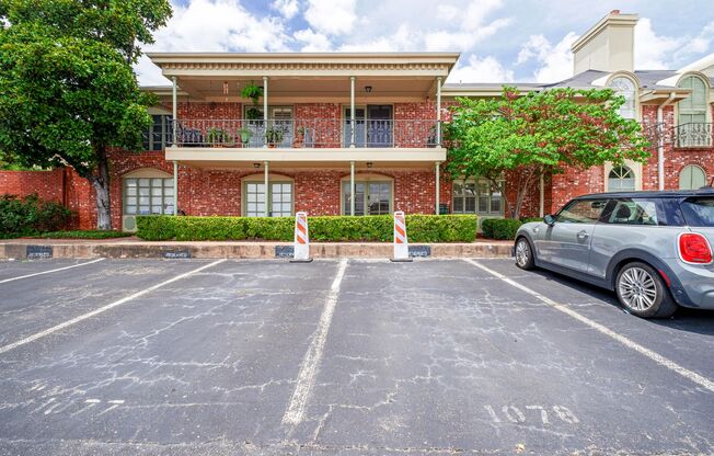 2 beds, 1 bath, $1,415, Unit # 102